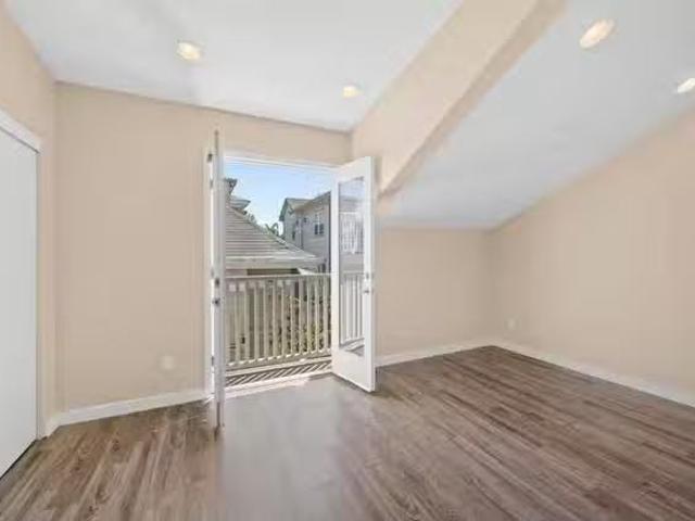 2 Bedroom 2 Bathroom Apartment