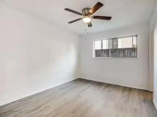 2 Bedroom 2 Bathroom B2