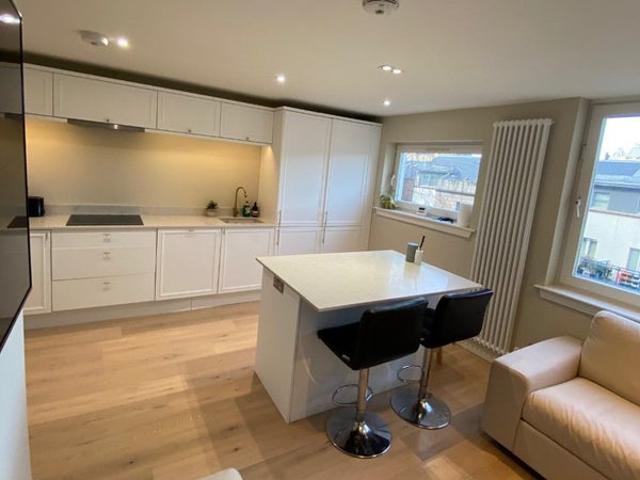 2 bedroom, 2 bathroom Edinburgh City centre