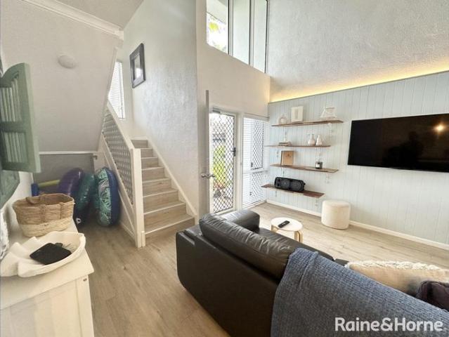 2 BEDROOM: 2 BATHROOM: FULLY FURNISHED: RESORT STYLE LIVING
