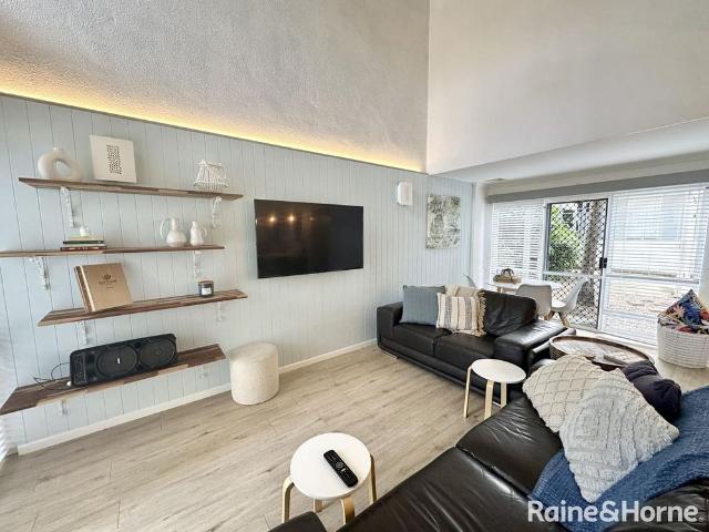 2 BEDROOM: 2 BATHROOM: FULLY FURNISHED: RESORT STYLE LIVING