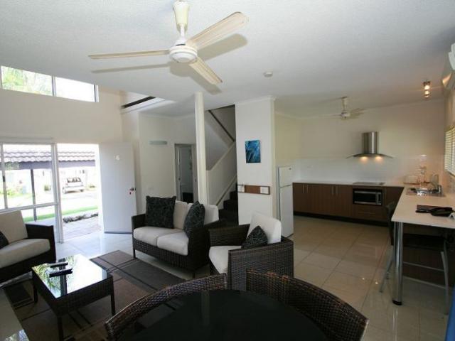 2 bedroom 2 bathroom fully furnished townhouse Resort Style Living