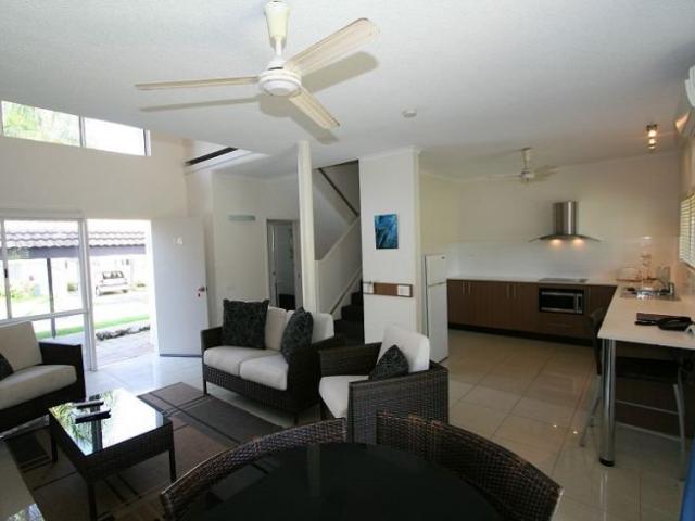 2 bedroom 2 bathroom fully furnished townhouse Resort Style Living