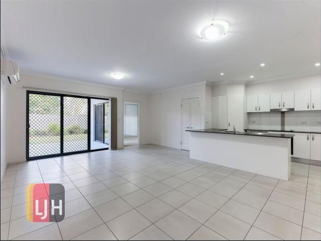 2 BEDROOM 2 BATHROOM GROUND FLOOR UNIT WITH PRIVATE COURTYARD