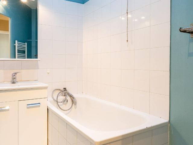 2 bedroom 2 bathroom in the heart of the charming 12th, Paris Amsterdam Apartments for Rent