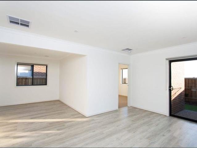 2 Bedroom, 2 bathroom locate in Tarneit
