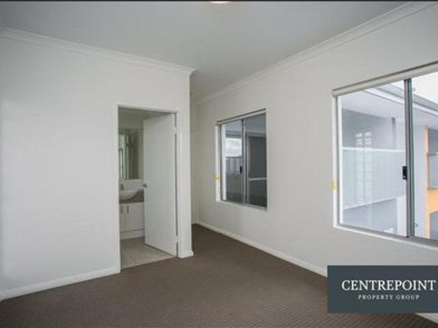 2 Bedroom, 2 Bathroom Modern Apartment + Large Balcony