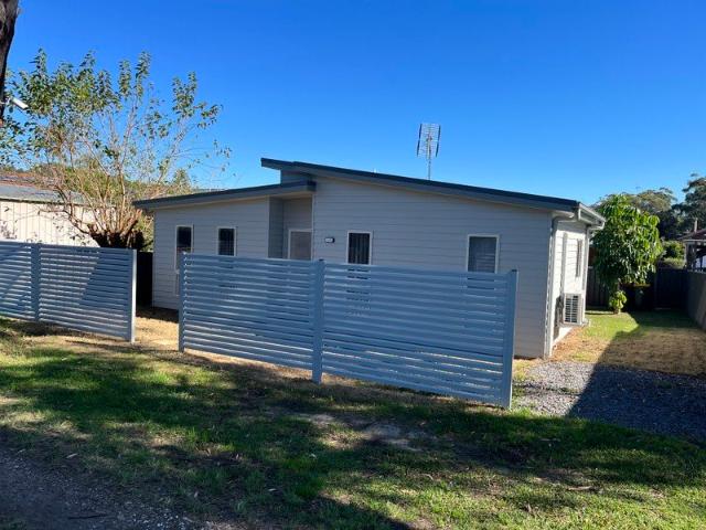 2 bedroom 5 year old Free standing granny flat