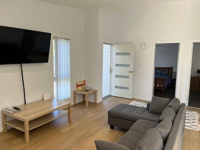 2 bedroom 5 year old Free standing granny flat