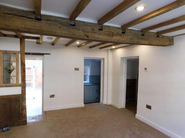 2 bedroom cottage to let
