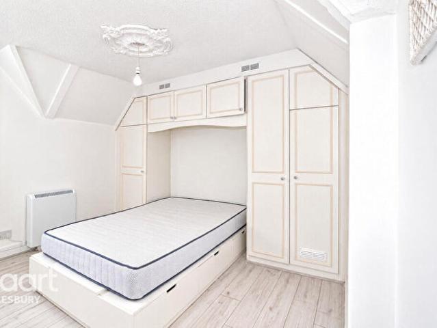 2 Bedroom Cottage To Rent In Oxford Road, Aylesbury, HP17