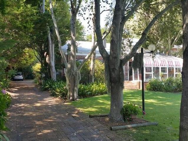 2 Bedroom cottage to rent in Constantia, Cape Town
