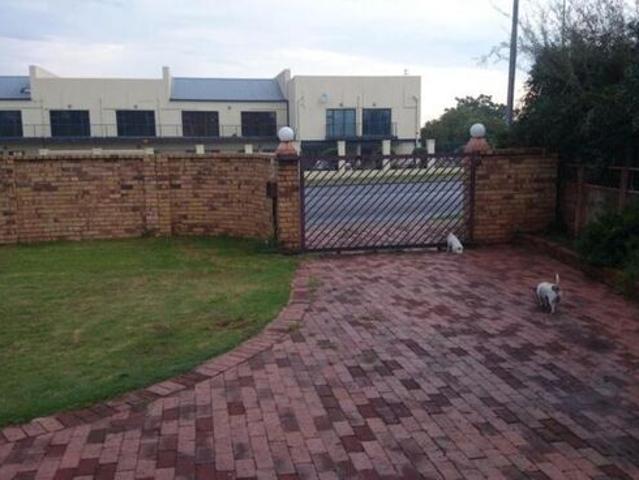 2 Bedroom cottage to rent in Florida North, Roodepoort