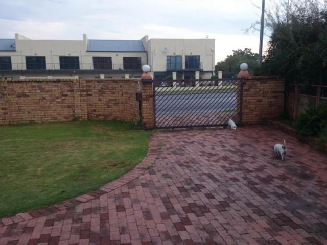 2 Bedroom cottage to rent in Florida North, Roodepoort