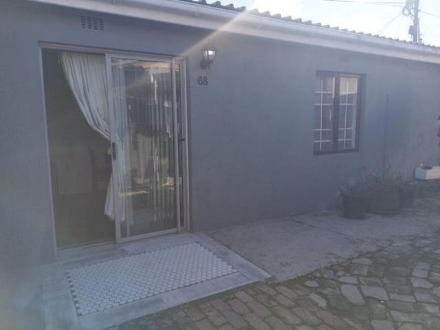 2 Bedroom cottage to rent in Surrey Estate, Cape Town