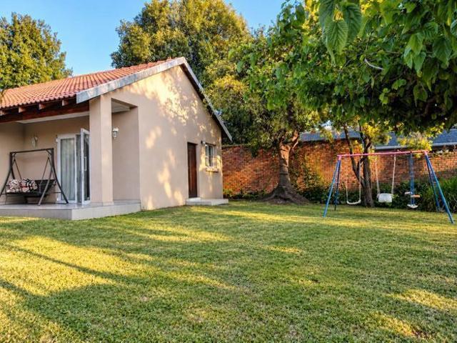 2 Bedroom cottage to rent in Wendywood, Sandton