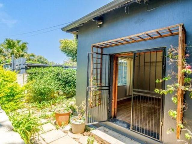 2 Bedroom cottage to rent in Westdene, Johannesburg