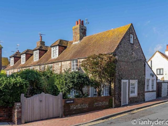 2 bedroom cottage to rent