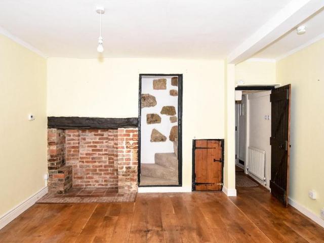 2 bedroom cottage to rent