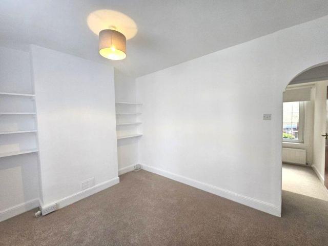 2 bedroom cottage to rent