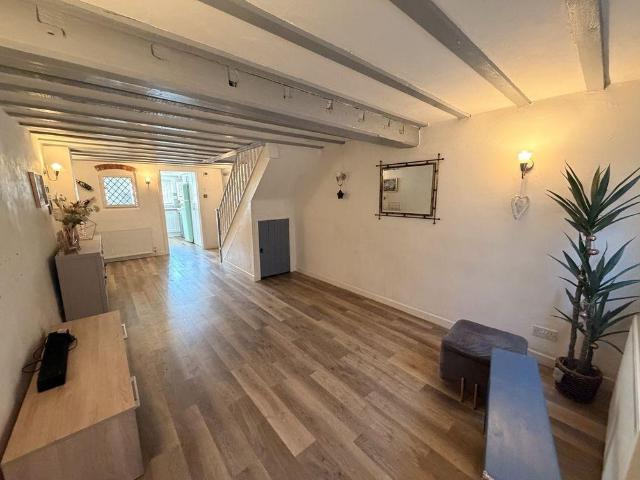 2 bedroom cottage to rent