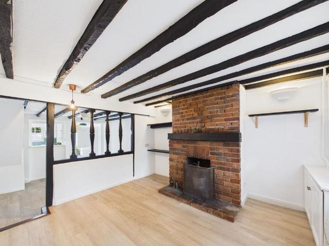 2 bedroom cottage to rent
