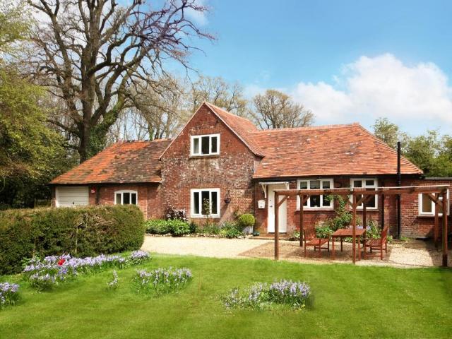 2 bedroom cottage to rent