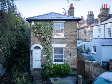 2 bedroom cottage to rent