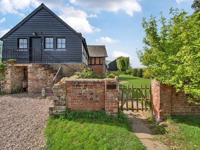 2 bedroom cottage to rent
