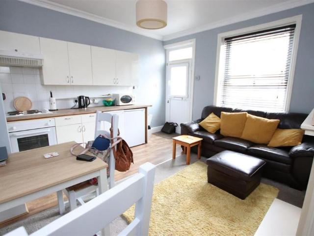 2 bedroom cottage to rent