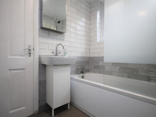 2 bedroom cottage to rent