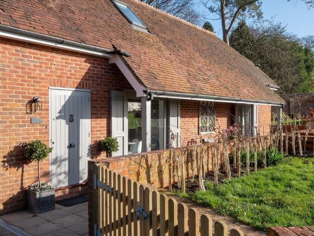 2 bedroom cottage to rent