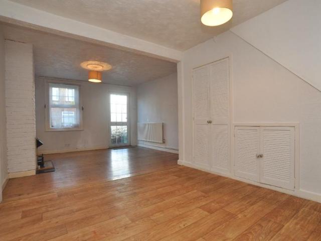 2 bedroom cottage to rent