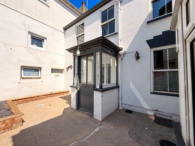 2 bedroom cottage to rent