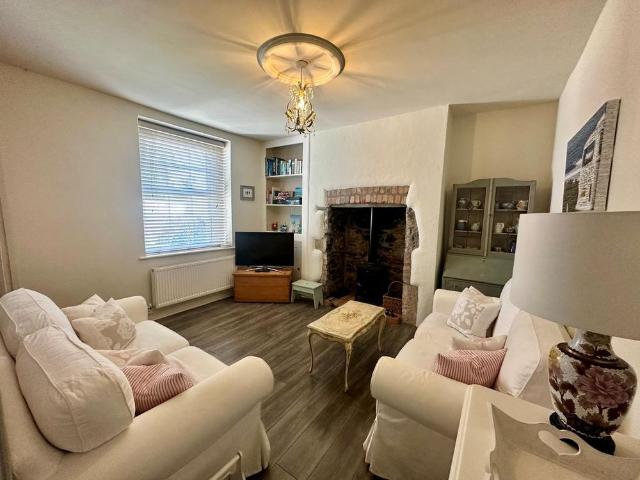 2 bedroom cottage to rent