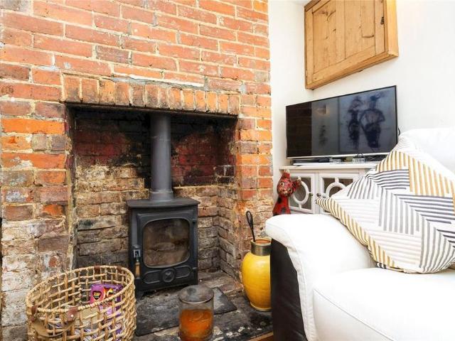 2 bedroom cottage to rent