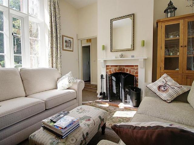 2 bedroom cottage to rent