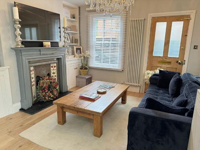 2 bedroom cottage to rent