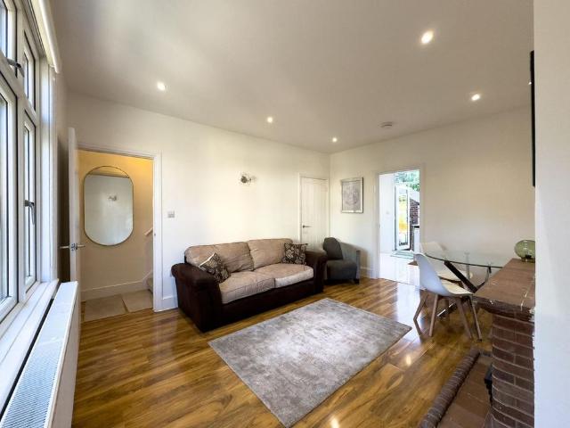 2 bedroom cottage to rent