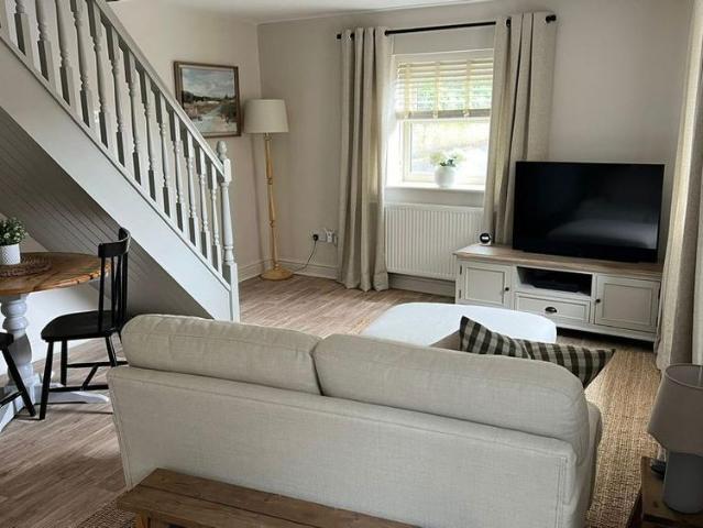2 bedroom cottage to rent