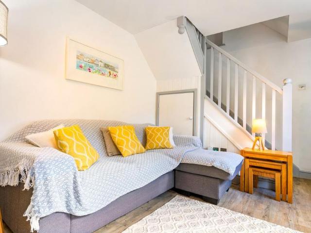 2 bedroom cottage to rent