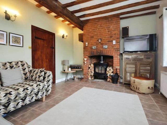 2 bedroom cottage to rent