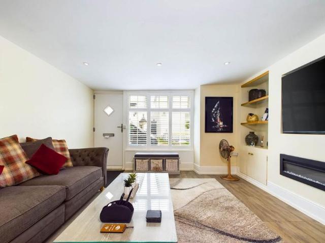 2 bedroom cottage to rent