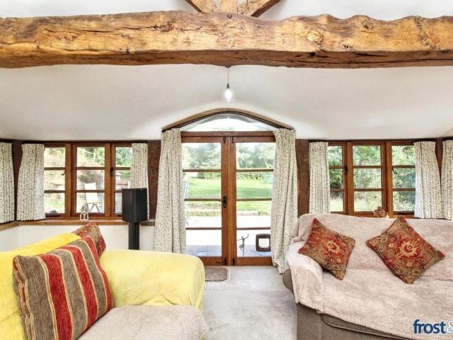 2 bedroom cottage to rent