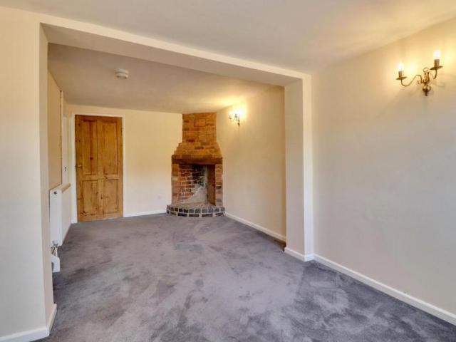 2 bedroom cottage to rent