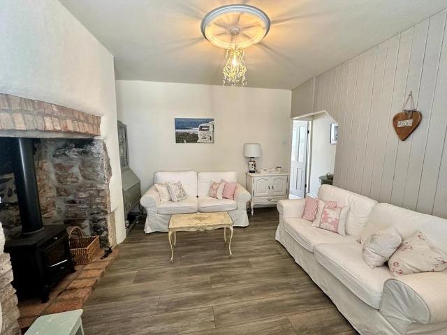 2 bedroom cottage to rent