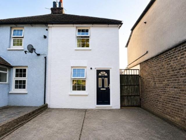 2 bedroom cottage to rent