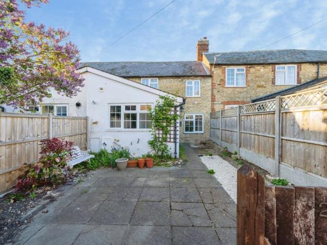 2 bedroom cottage to rent