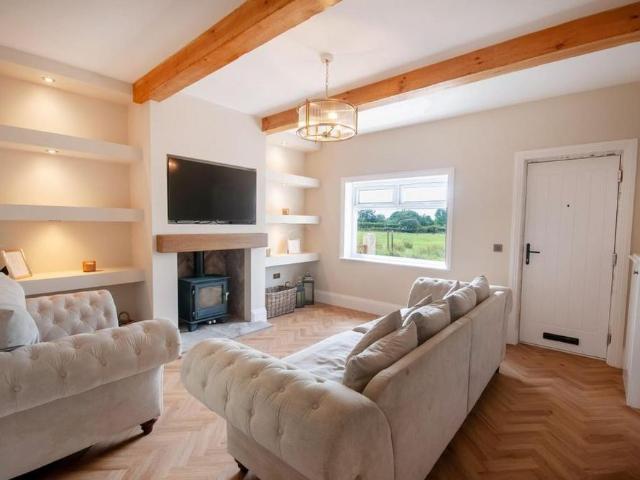 2 bedroom cottage to rent