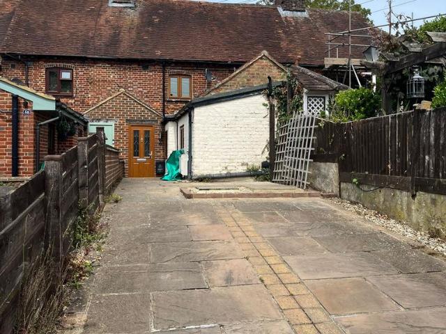 2 bedroom cottage to rent